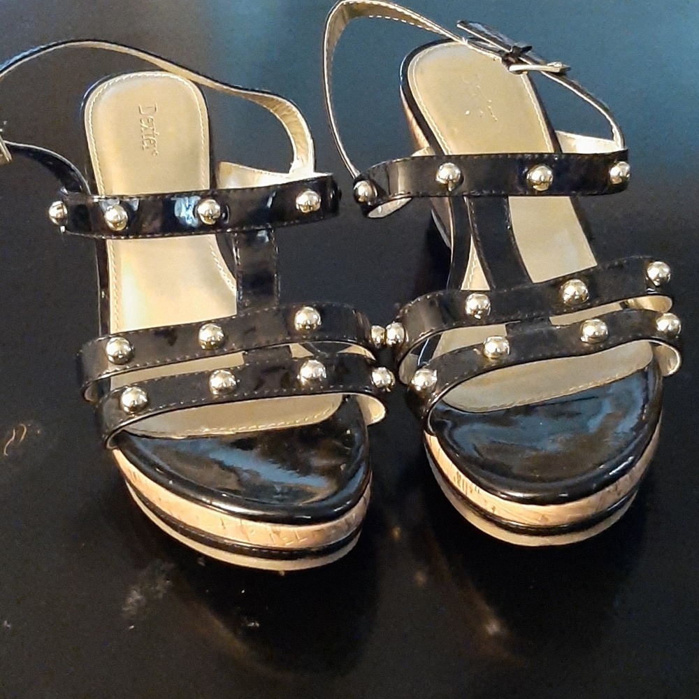 Dexter sandals